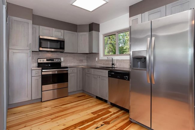 Building Photo - Gorgeous Whitefish Home