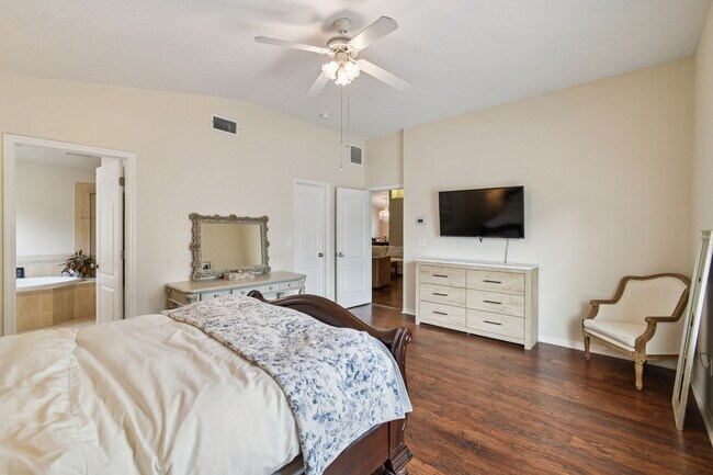 Building Photo - Tuscanny Street