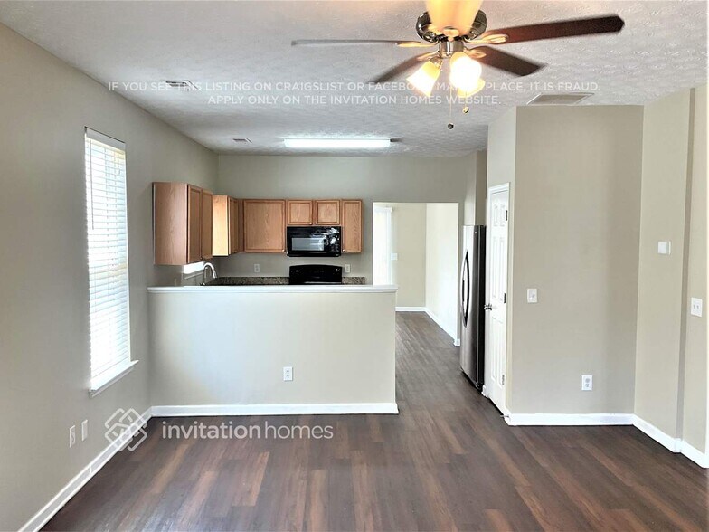 Building Photo - 4612 Legacy Square