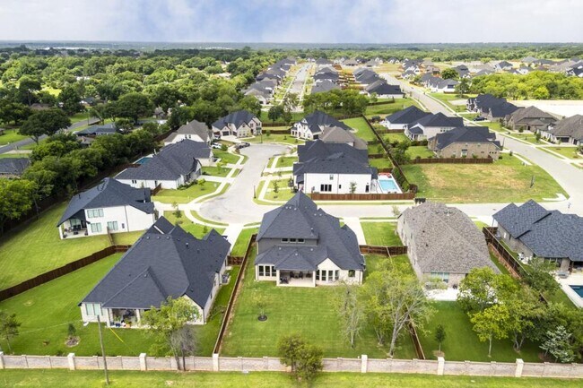 Building Photo - 2302 Royal Dove Ln