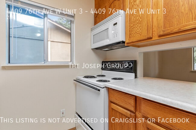 Building Photo - Spacious 2 bed/1.5 bath in University Place