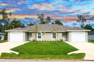 Building Photo - 16 Providence Ln