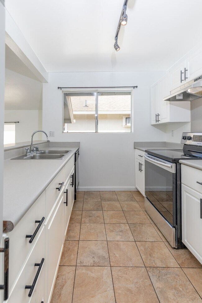 Building Photo - Island Living in the Heart of Ewa Beach - Alii Cove (3Bed/2Bath)