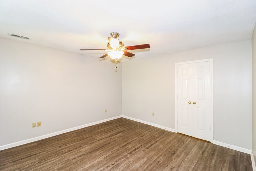 Building Photo - 594 E Ashley Glen Cir