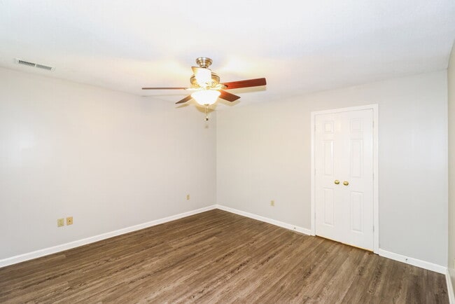 Building Photo - 594 E Ashley Glen Cir