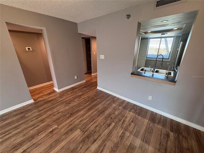 Building Photo - 201 W Laurel St