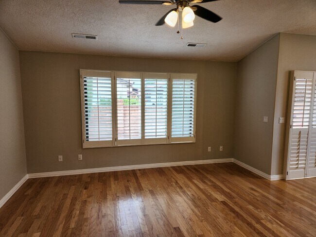 Building Photo - Beautiful home in well kept community