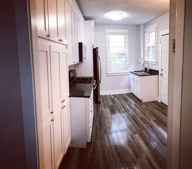 Building Photo - STUDENT RENTAL - HEART OF OAKLAND - 4 BR, ...