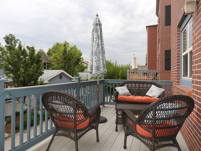 Building Photo - Central Park Home For Rent! Corner Unit!
