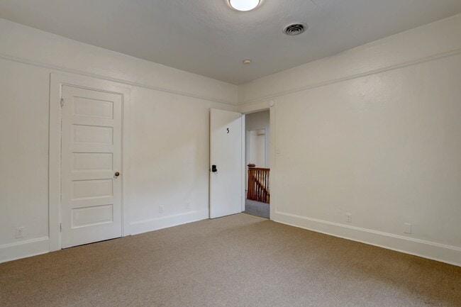 Building Photo - 922 14th St