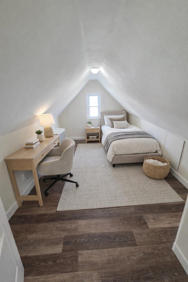 Building Photo - 438 Devon St