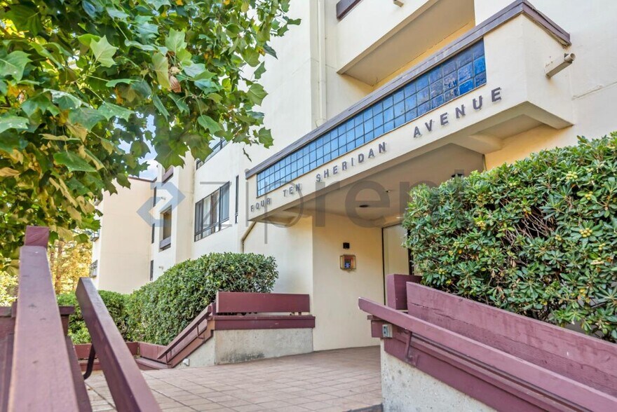 Building Photo - Unit 454