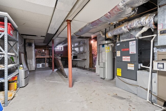 Building Photo - Charming - Manchester Home