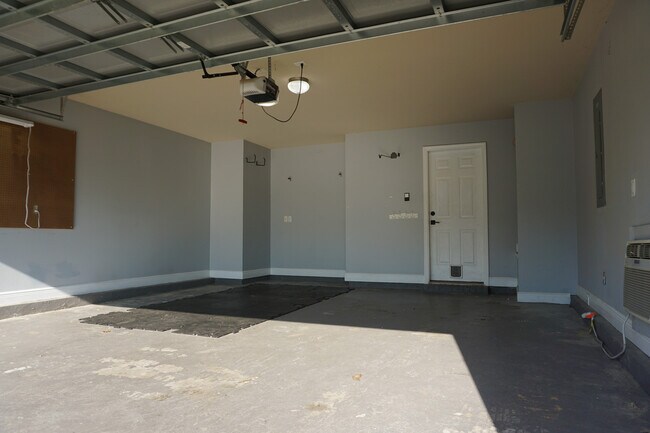 Building Photo - 127 Bronze Cir
