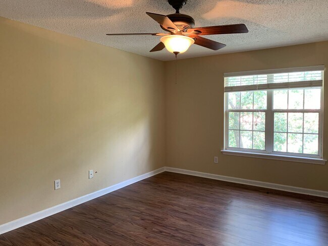 Building Photo - Condo for rent in Hoover