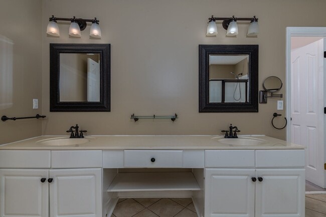 Building Photo - Looking for your dream home in a peaceful ...