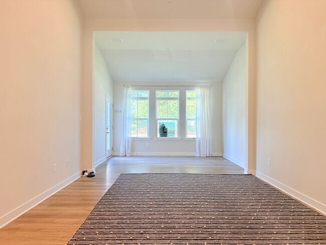 Building Photo - Coastal Luxury Living in River Run – Minut...