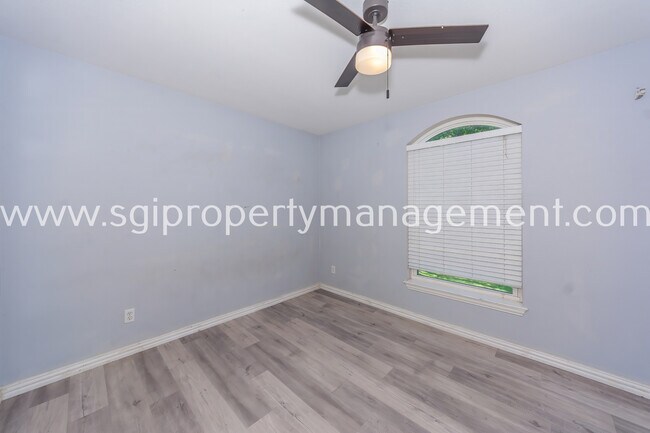 Building Photo - 6001 Pinwood Cir