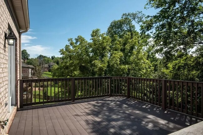 Building Photo - Executive 5BR / 4.5BA Rental In Bellevue