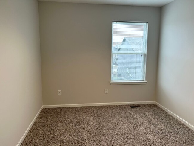 Building Photo - 3 Bed Townhome in Grain Valley