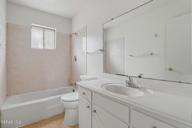 Building Photo - 3828 Taylor Ave