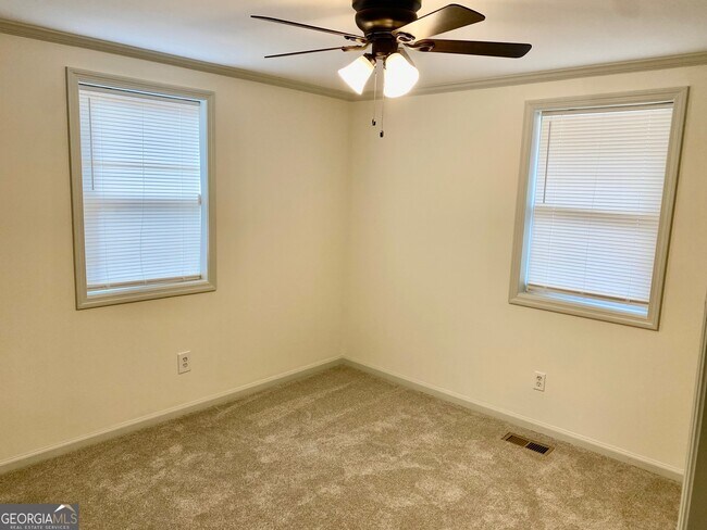 Building Photo - 487 Morgan Mill Rd