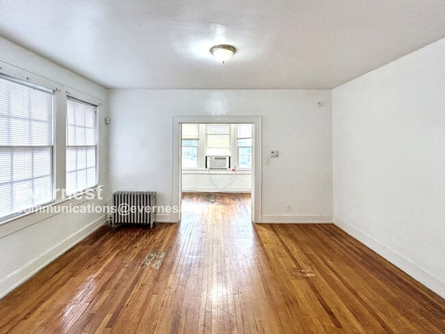 Building Photo - 904 3rd St W