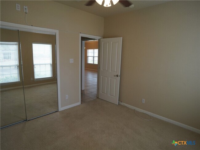 Building Photo - 1651 Hanz Dr