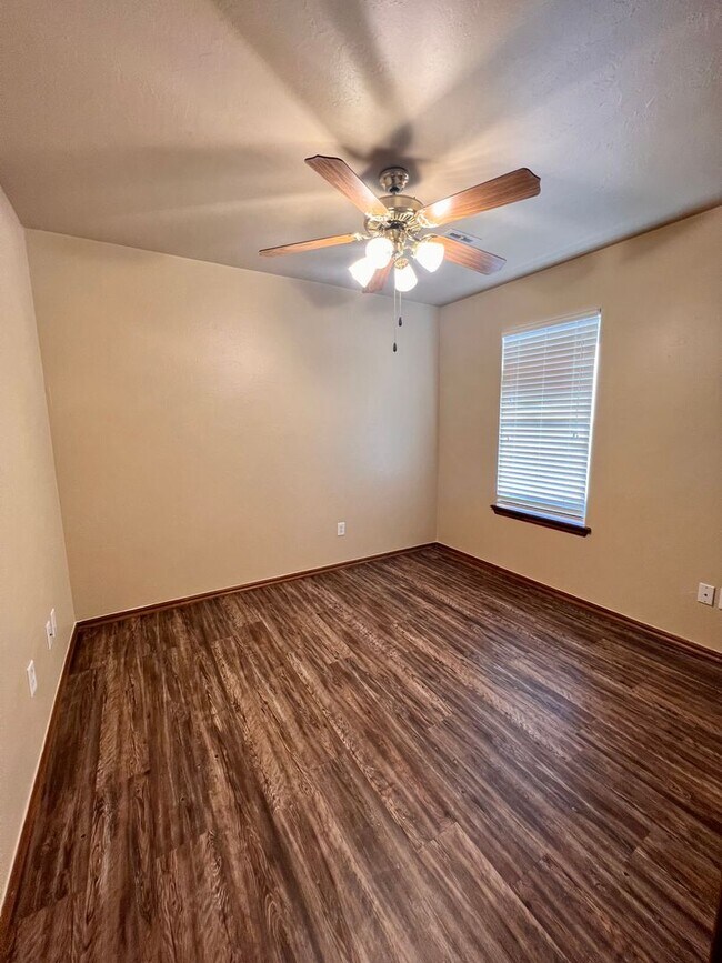 Building Photo - Beautifully Updated 3 Bedroom, 2 Bath Home...