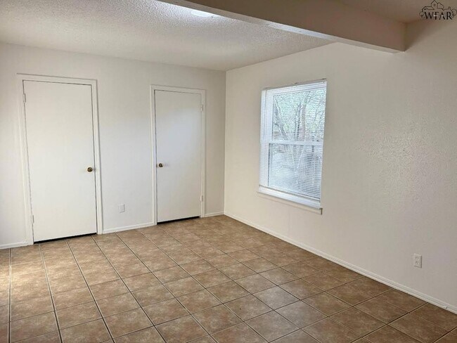 Building Photo - 1611 Bell St