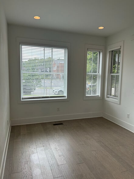 Building Photo - 924 Caruthers Ave