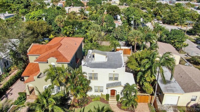 Building Photo - 607 Flamingo Dr