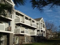 Building Photo - Cozy One Bedroom Loft Available NOW!