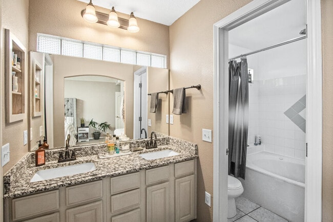 Building Photo - 12504 Sun Flare Dr