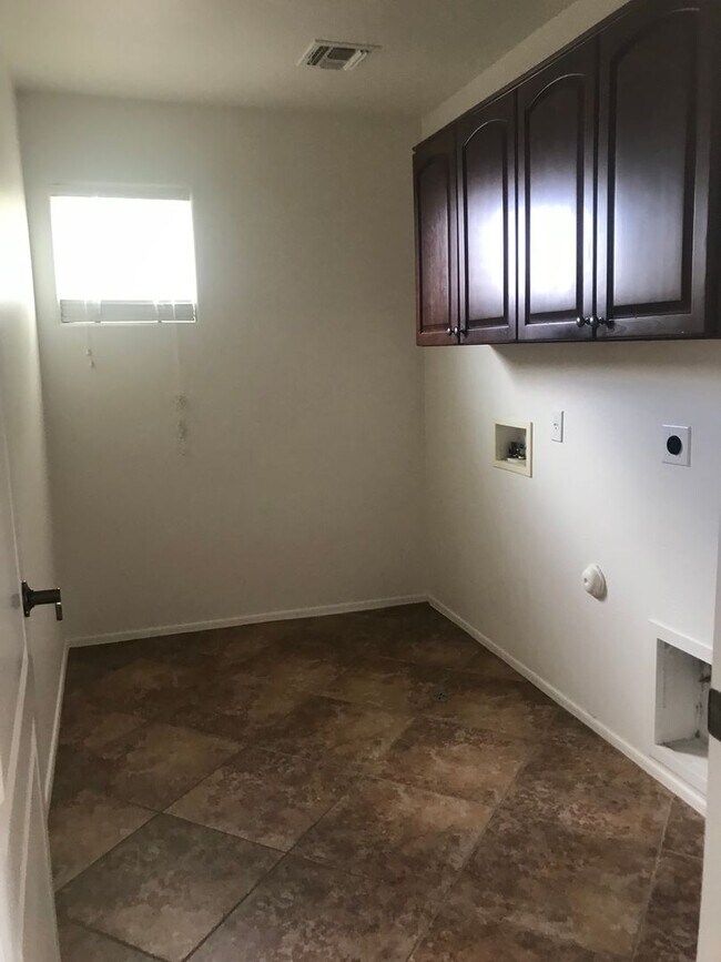 Building Photo - 14666 W Mauna Loa Ln