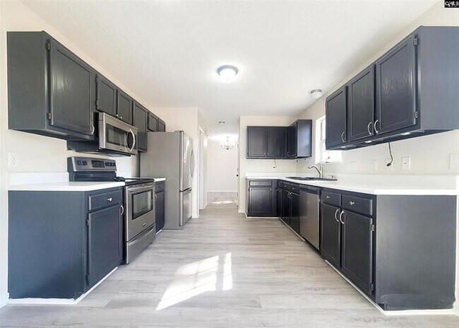 Building Photo - Freshly Remodeled Home near YMCA