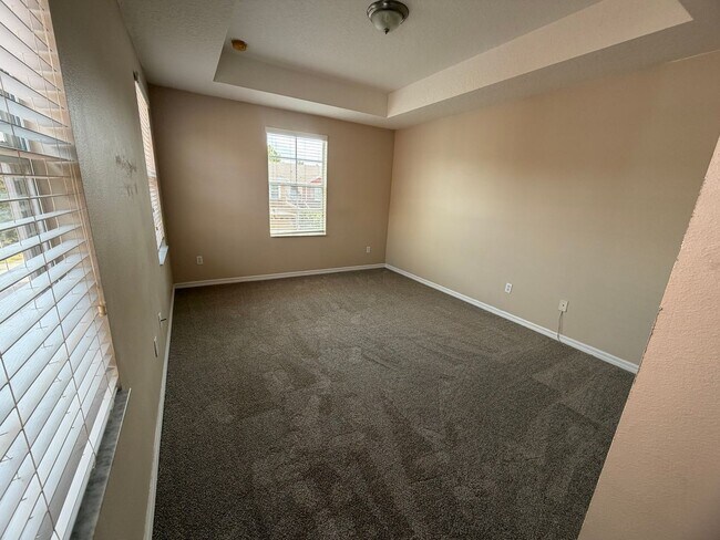 Building Photo - 9434 Silver Buttonwood St