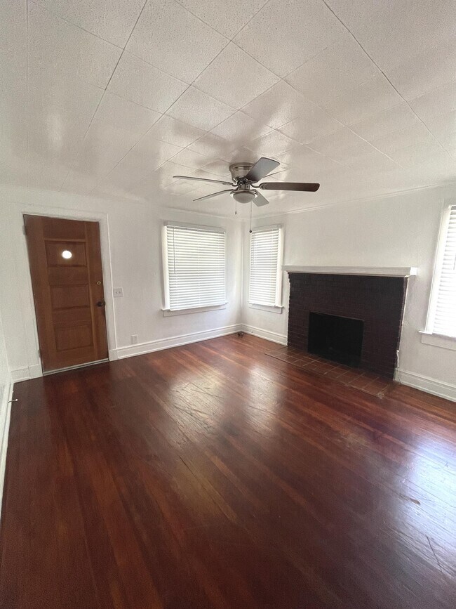 Building Photo - 2411 Musselwhite Ave