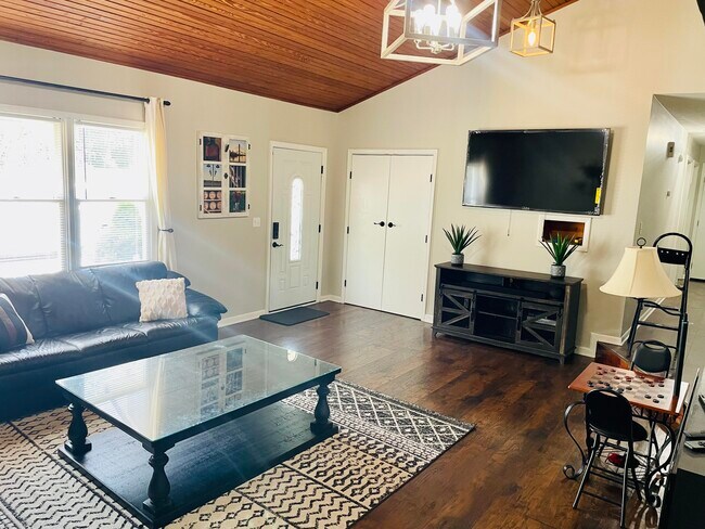 Building Photo - 6968 Corydon Ridge Rd NE