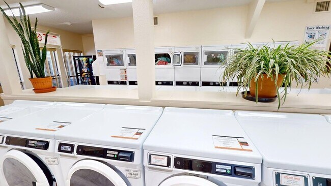 Building Photo - Light-Filled Upstairs Condo in a Prime Location