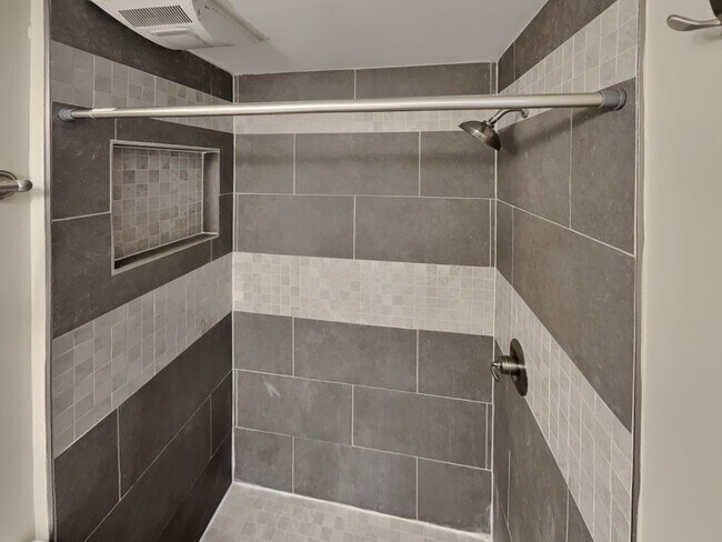 Building Photo - Lantern Square Apartments-A3