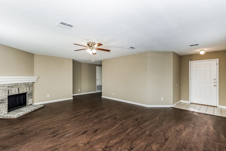Building Photo - 3909 Fox Run Dr