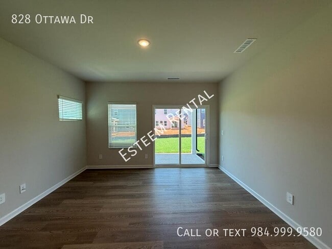 Building Photo - 828 Ottawa Dr