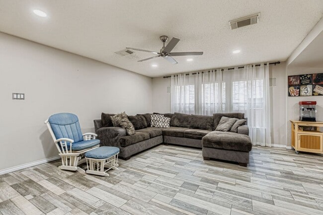 Building Photo - Short Term Rental! Stunning 3 bedroom home...