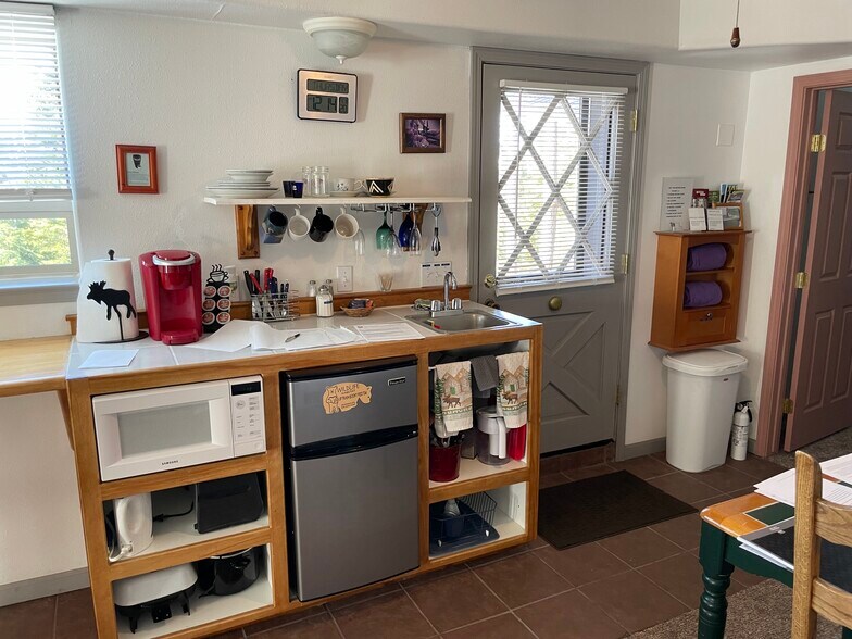 Kitchenette - 1888 Apalachee Dr