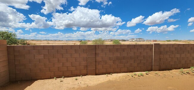 Building Photo - 7822 S Wolf Creek Dr