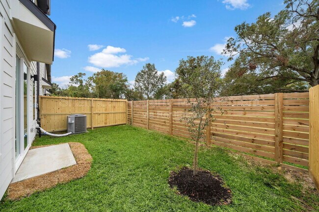 Building Photo - 28G Bucan St