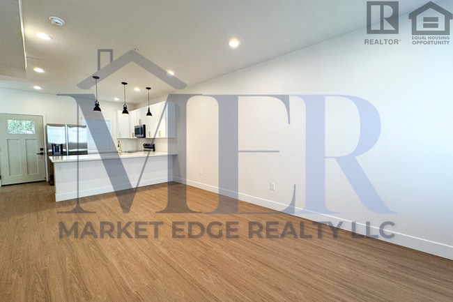 Building Photo - 3Bed/2.5Bath Townhouse in Sedona! FIRST MO...