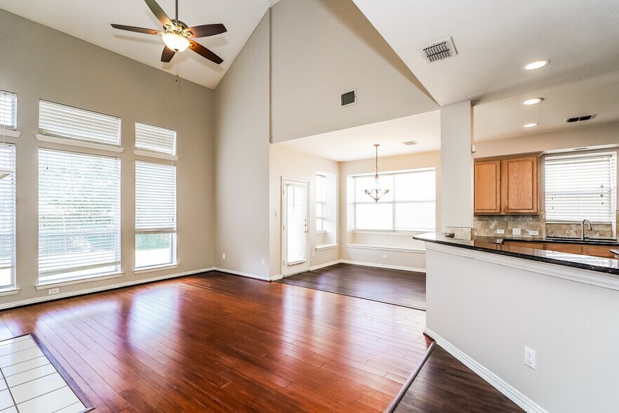 Building Photo - 4420 Vanderpool Dr
