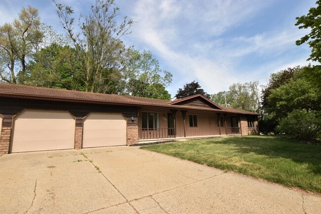 Building Photo - 1155 N Hampton Dr NE